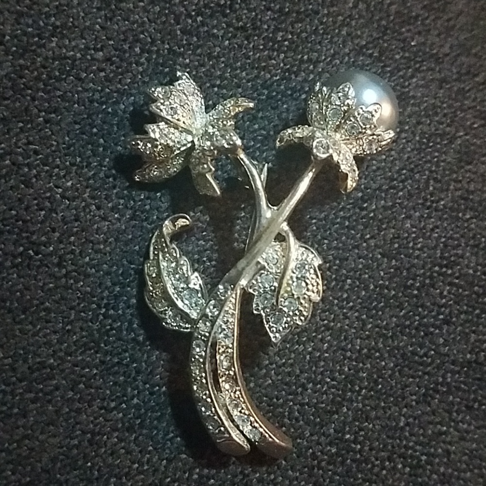 Flower and Pearl Pendant